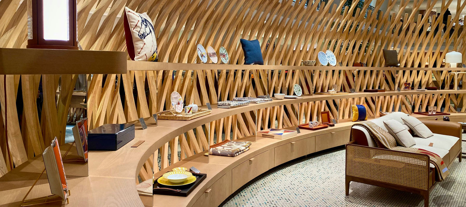 Top Retail Display Trends Shaping 2024 Shopping Experiences