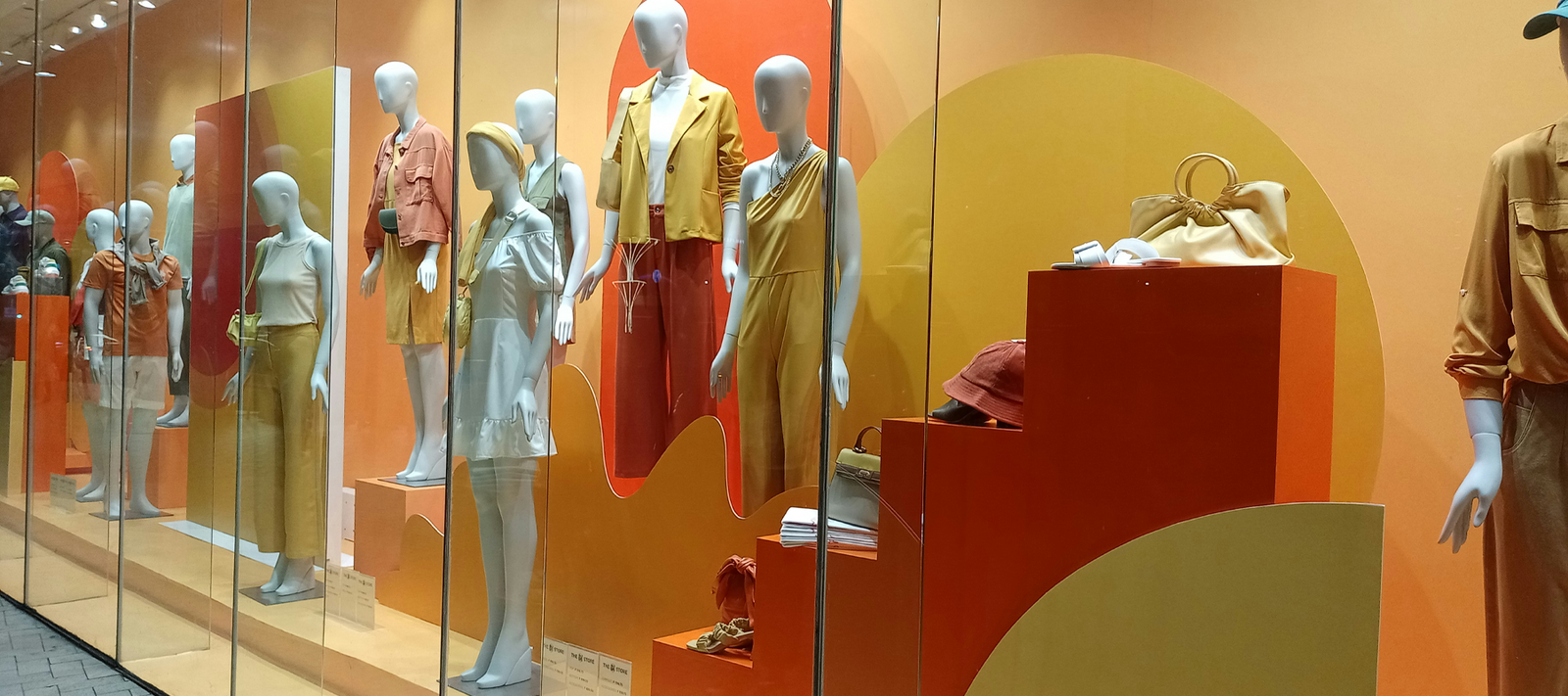 How Visual Merchandising and Retail Displays Work Together to Drive Sales